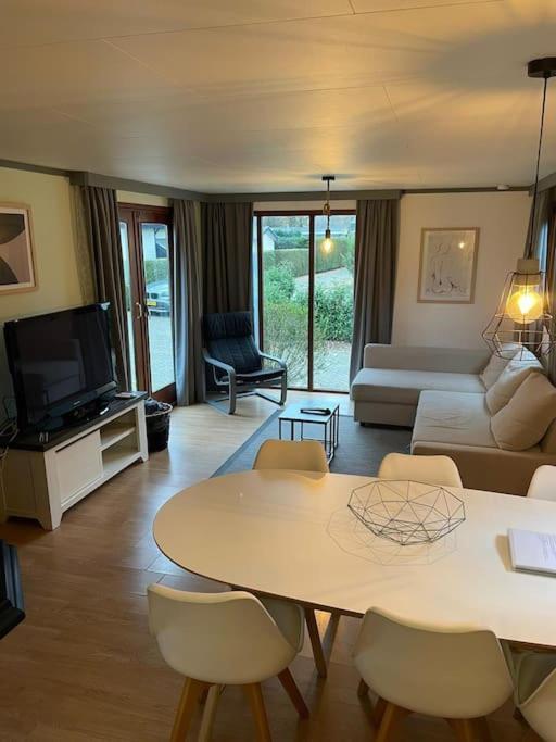 פוטן Gezellig Chalet Op De Prachtige Veluwe מראה חיצוני תמונה