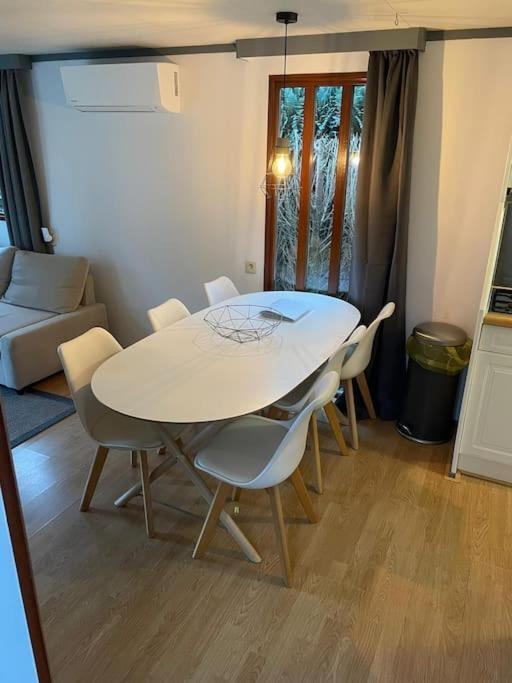 פוטן Gezellig Chalet Op De Prachtige Veluwe מראה חיצוני תמונה
