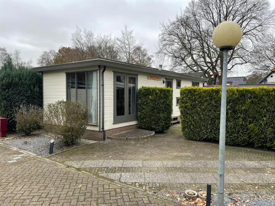 פוטן Gezellig Chalet Op De Prachtige Veluwe מראה חיצוני תמונה